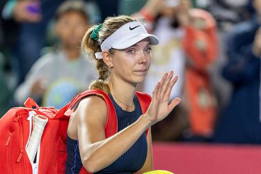 Toptennisster barst in tranen uit op Hong Kong Open: 'Dit is zwaar voor heel veel spelers'