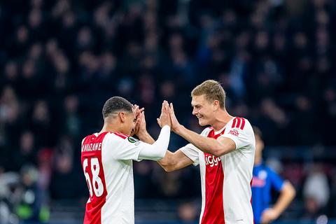 Ajax maakt bijzonder nieuws bekend: Amsterdammers spelen topduel tegen Europese grootmacht op opvallende locatie