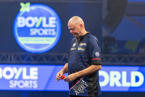 Openhartige Raymond van Barneveld doet boekje open over 'eenzame' jeugd: 'Ik voelde me een mislukkeling'