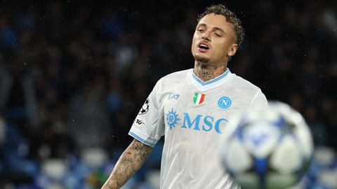 Kevin De Bruyne verrast topvoetballer Noa Lang: 'Ik heb een klein cadeautje'