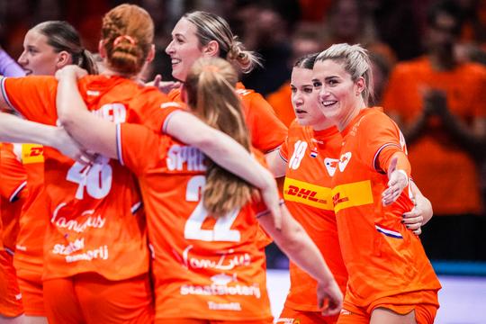 Vliegende start Nederlandse handbalsters op WK, wens scorende Estavana Polman komt uit