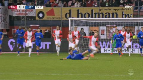 Verbazing om 'aanslag' van speler Jong AZ: 'Dit is een schandalig, smerige overtreding'