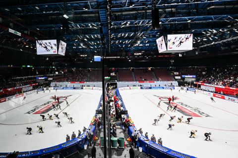 Riskante verkenning van nieuwe olympische schaatsbaan: 'Ik ben bijna aangereden'