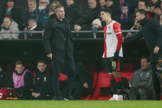 Feyenoord-coach Robin van Persie gaat wereld over na bijzonder besluit in Europa League: 'Wordt een mooie kerst'