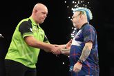 Michael van Gerwen en Peter Wright. © Getty Images