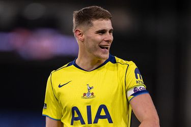 Topvoetballer Micky van de Ven ontvangt lofzang na week vol kritiek: 'Beste verdediger van Spurs'