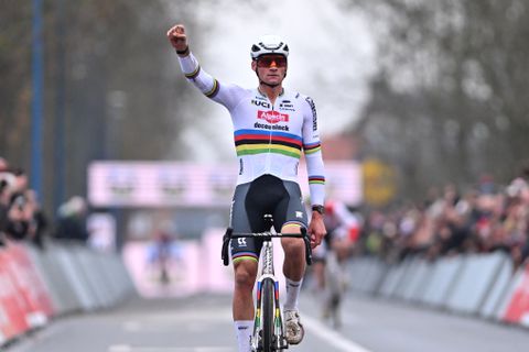 Ontketende Mathieu van der Poel sprokkelt razendsnel prijzengeld: dit bedrag heeft hij al na vijf veldritten verdiend