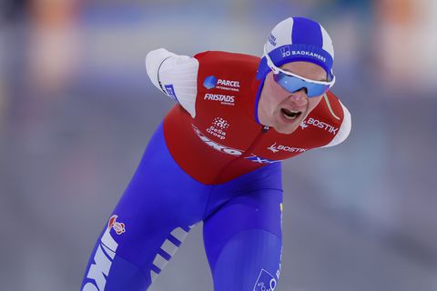 Schaatssensatie (21) maakt weer indruk op OKT: Stijn van de Bunt houdt toppers achter zich op 10.000 meter