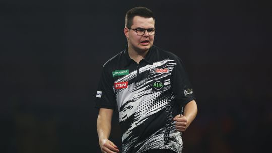 Topdarter Gian van Veen laat ook na Kerstmis ongelofelijke klasse zien op WK