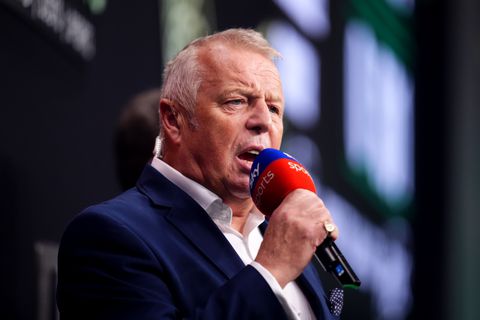 Afzwaaiend dartsicoon blikt terug op 'bijna-doodervaring': 'Ik dacht dat ik nooit meer zou lopen'