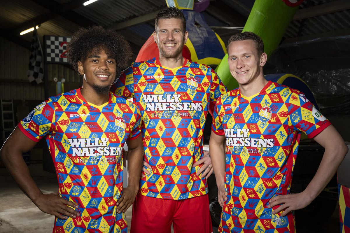 RKC presenteert traditiegetrouw het carnavalsshirt: 'As ge mar vuruit gaot!'