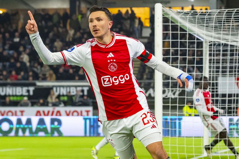 Steven Berghuis komt terug op zijn uitspraken, maar hoe belangrijk is hij voor Ajax?