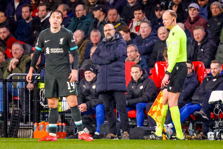 PSV-trainer Peter Bosz ergert zich groen en geel aan eigen ploeg: 'Ik had ze afgezaagd tot onder de knie'