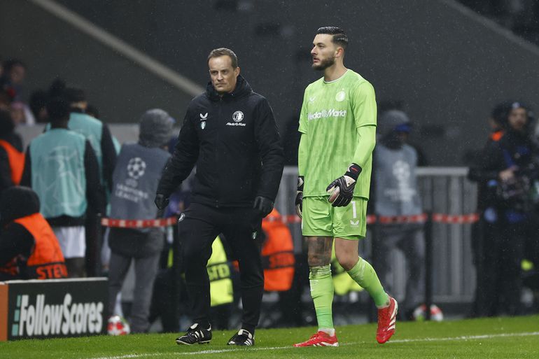 Feyenoord-keeper Justin Bijlow moet serieus in de spiegel kijken na nieuwe blessure