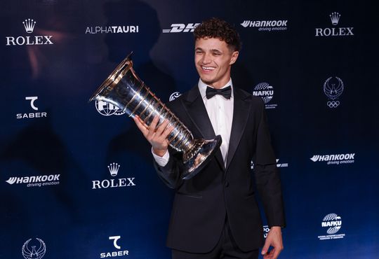 Wereldkampioen Lando Norris treedt in voetsporen van Max Verstappen: 'Dit voelt nog steeds raar'