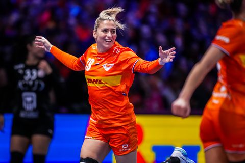 Tophandbalster Estavana Polman (33) openhartig over 'te gek' toekomstplan: 'Dan maar minder geld verdienen'