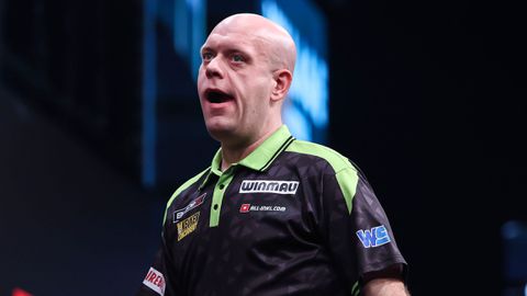 Topdarter Michael van Gerwen beleeft rampzalige start van belangrijk jaar