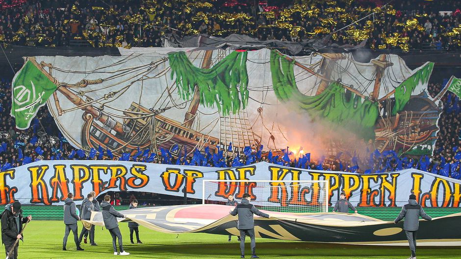 Piraten vs. havenstedelingen: fantastische spandoeken bij Feyenoord - FC Groningen