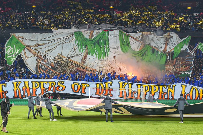 Piraten vs. havenstedelingen: fantastische spandoeken bij Feyenoord - FC Groningen