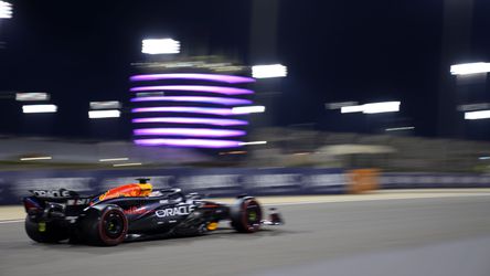 Ook tijdens VT2 in Bahrein problemen voor Max Verstappen: halve seconde trager dan Lewis Hamilton