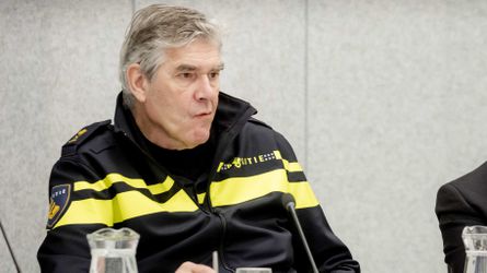 KNVB geeft gehoor aan oproep en stelt omstreden benoeming Frank Paauw tot bondsvoorzitter uit