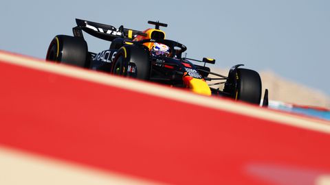 Klagende Max Verstappen laat niet achterste van zijn tong zien tijdens VT1 in Bahrein