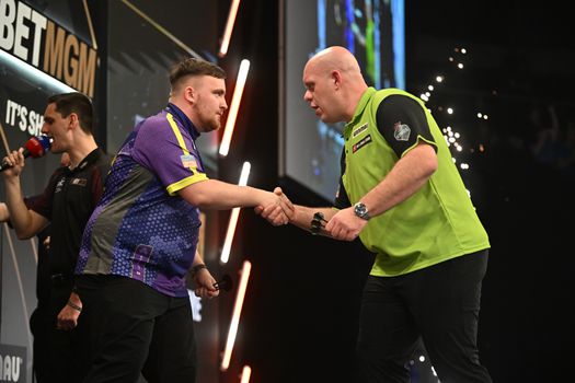 Michael van Gerwen legt schuld bij zichzelf na verlies tegen Luke Littler: 'Hij voelde zich niet op zijn gemak'