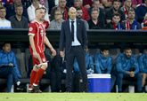 Zinédine Zidane als coach van Real Madrid en Franck Ribéry als speler van Bayern München © getty images