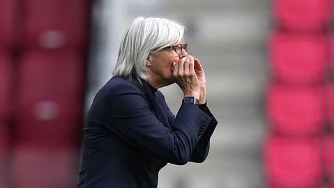 Vrouwen PSV en FC Twente delen nieuwe tik uit aan sombere coach van Ajax