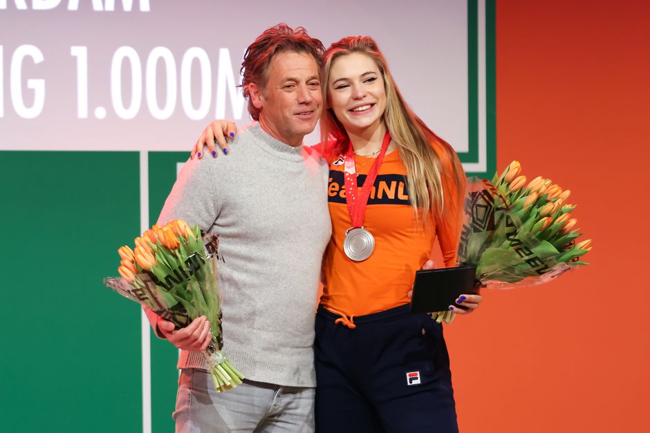 Papa's masterplan rond 'het merk Jutta Leerdam' is voltooid: 'Het moet ook wat opleveren'