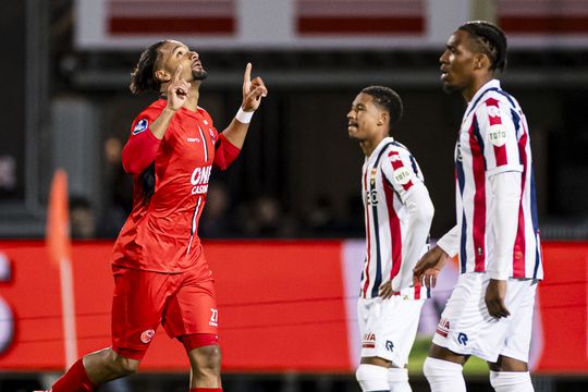 Volop spektakel bij degradatiekraker Willem II - Almere City: blunderkeeper, rood en staking