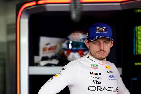 Cynisch lachende Max Verstappen gaat zich 'komende weken' beraden over toekomst in Formule 1: 'Het leven gaat door'