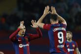 Robert Lewandowski juicht na de 2-2 / AP