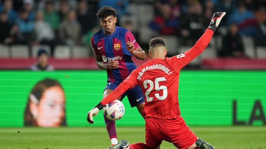 Valencia-keeper Giorgi Mamardashvili krijgt rood tegen FC Barcelona na pechmoment