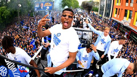 'Het was niet zo slim': Denzel Dumfries reageert op Theo Hernandez-spandoek