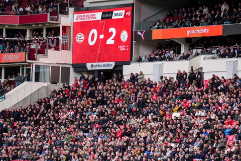 Sportjournalist mishandeld na PSV - Ajax, man (51) opgepakt op politiebureau