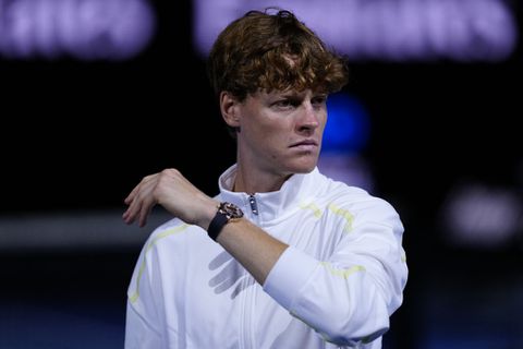 Geschorste toptennisser Jannik Sinner spreekt over 'eer en privilege' tijdens 'speciale dag'