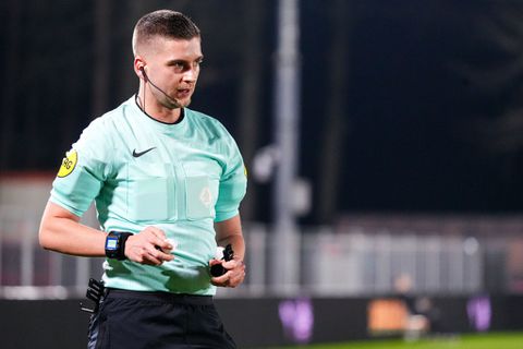 Wéér felle kritiek op scheidsrechter: 'Met zulke acties ga je de Eredivisie nooit halen'