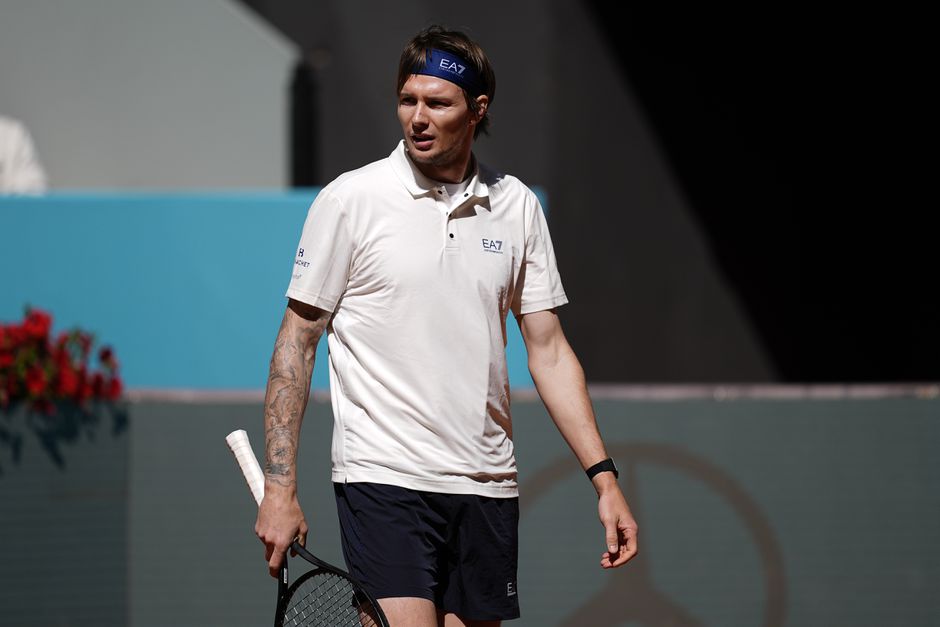 Veelbesproken toptennisser begint krankzinnige monoloog tijdens partij: 'Wat is dit in godsnaam?'