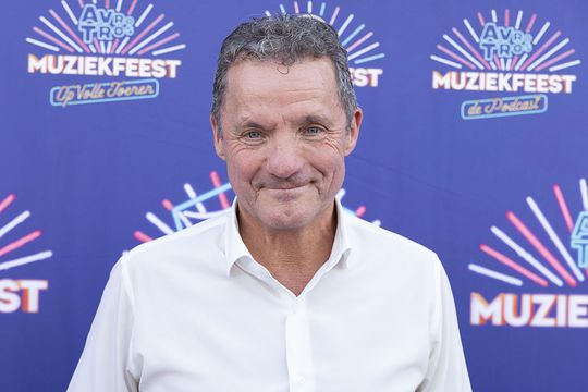 Oud-profvoetballer John de Bever (61) verrast door grote liefde Kees met eervolle onderscheiding