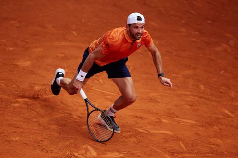 Nieuw dieptepunt voor gevallen toptennisser op Roland Garros: drama tegen Jannik Sinner dreunt nog altijd na