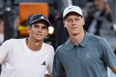 Toverende Jannik Sinner maakt in hol van de leeuw einde aan sprookje van nieuwe tennissensatie (19)