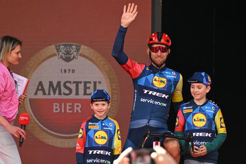 Enorme domper voor toprenner Bauke Mollema en gezin na 'dom misverstand': 'Helaas kan dat niet in Nederland'