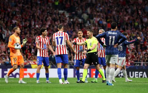 Danny Makkelie maakt tongen los met discutabele beslissingen bij Atletico Madrid - Arsenal in Champions League