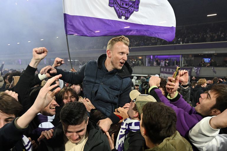 Dirk Kuijt krijgt beloning voor promotie met Beerschot: 'Dat was voor mij heel belangrijk'