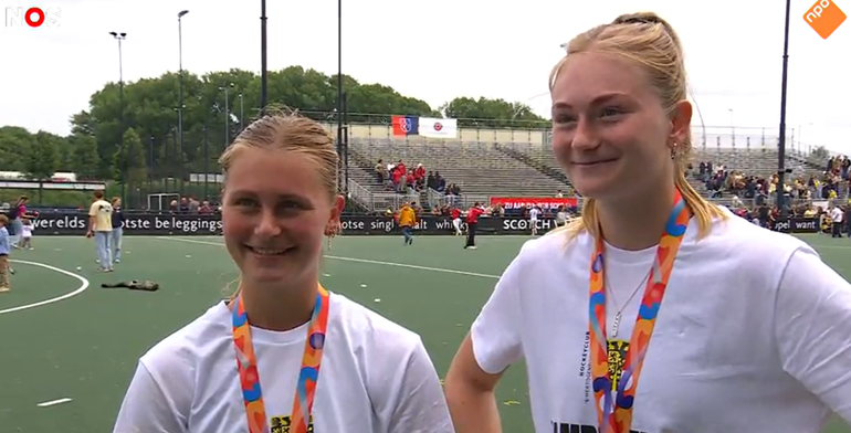 Geëmotioneerde hockeyzusjes (19 en 21) hebben grootse plannen na bijzondere landstitel: 'Ze staat daar gewoon'