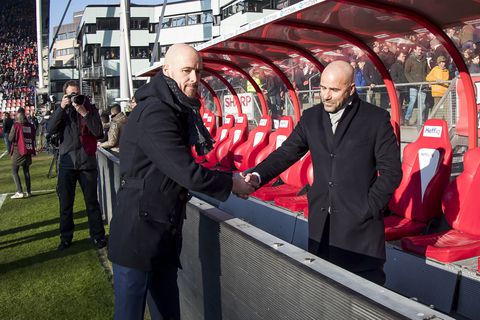 Peter Bosz looft keuze voor Erik ten Hag en voorziet Arne Slot-scenario bij Bayer Leverkusen