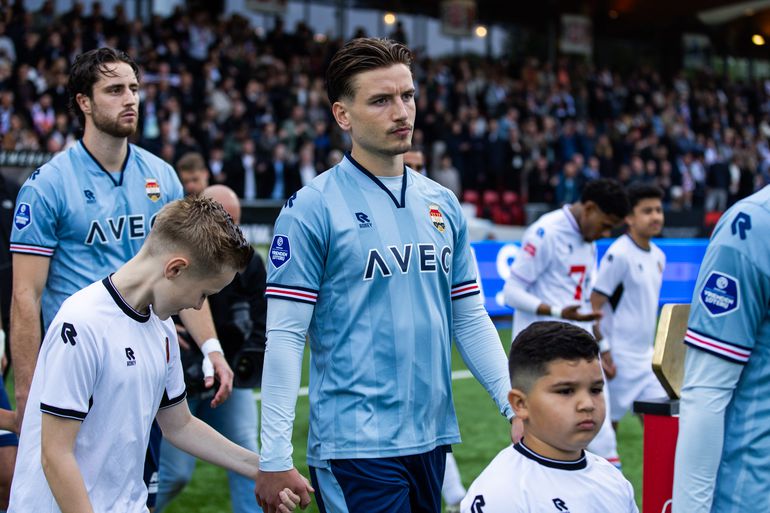 LIVE | Willem II komt op voorsprong na discutabel duel: Telstar boos op Jeroen Manschot