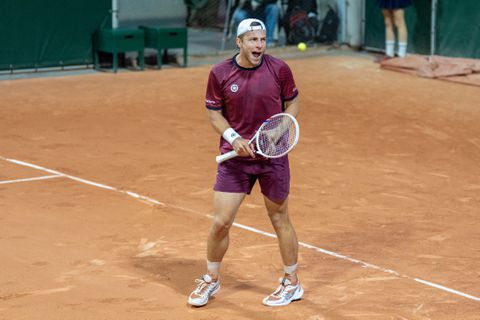 Mopperende Tallon Griekspoor zet grote stap richting bijzondere mijlpaal op Roland Garros