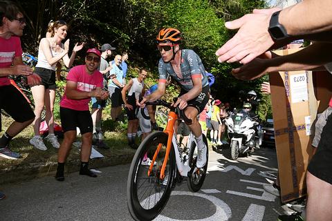 Toprenner Thymen Arensman blijft strijdbaar ondanks dreun in Giro d'Italia: 'De finish is in Rome'